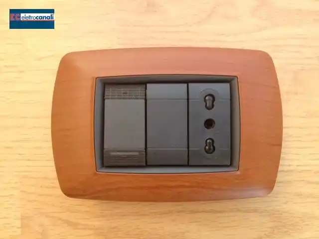 Coprinterruttore LIFE legno chiaro 3p 25628 Populair
