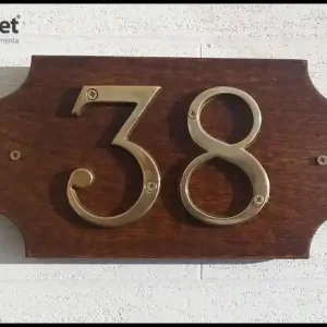 Numero civico base legno noce scuro numero ottone 2 cifre nclegno2ol Laatste Versie