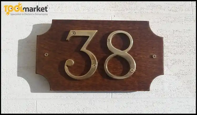 Numero civico base legno noce scuro numero ottone 2 cifre nclegno2ol Laatste Versie
