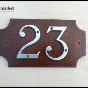 Beperkt Aanbod Numero civico base legno noce scuro numero cromo satinato 2 cifre nclegno2cs
