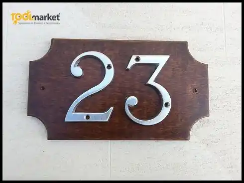 Beperkt Aanbod Numero civico base legno noce scuro numero cromo satinato 2 cifre nclegno2cs