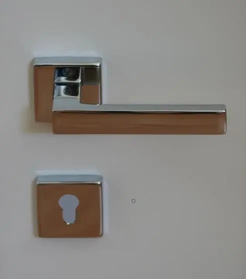 Maniglia York-z per porta quadra cromo lucido ghidini fornita con bocchette foro Yale 7278y Speciale Aanbieding