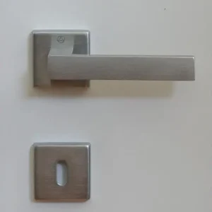 Maniglia York-z quadra cromo satinato fornita con bocchette foro normale 7277 Beperkt Aanbod