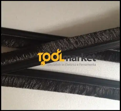 Op = Op Spazzolino incasso per infissi Nero 15mm x cm215 10694-N
