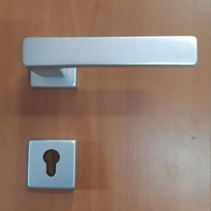 Premium Maniglia per porta Ghidini Carlo quadra cromo satinata bocchetta Yale 4137