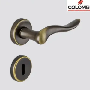 Must-Have Maniglia per porta PETER bronzo rosetta e bocchetta Colombo bocchetta Patent 32138 patent