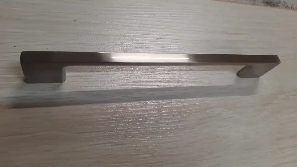 Premium Maniglia per mobile cromo satinata GTV 160 mm 25708