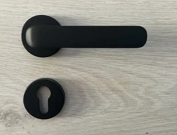 Voordeelprijs Maniglia per porta Nera Fascia in alluminio Cottali bocchetta Yale 21055