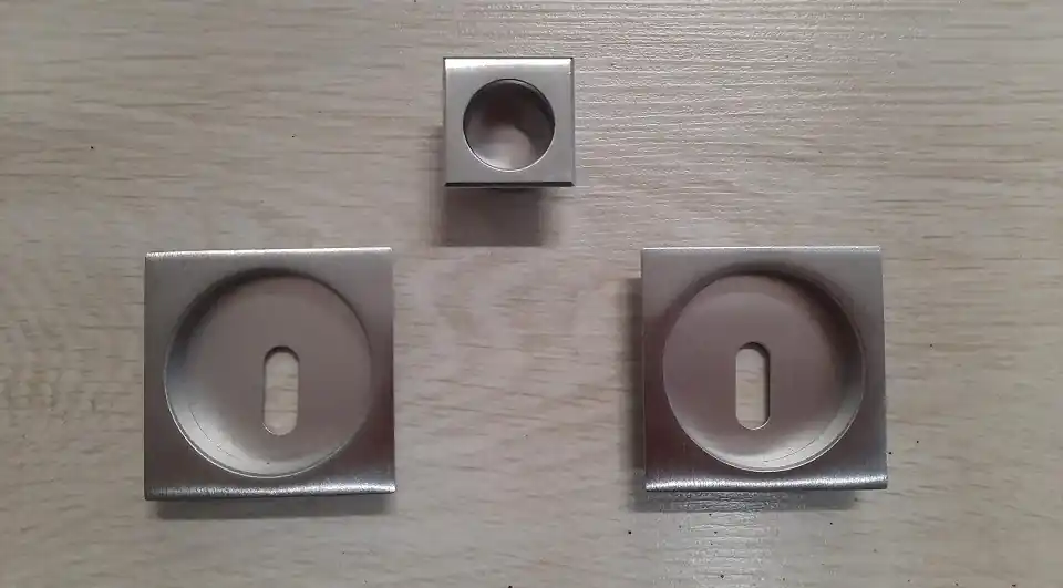 Kit maniglie quadre ad incasso per porte scorrevoli cromo satinato 126876 (x2) + 2176 Seizoensaanbieding