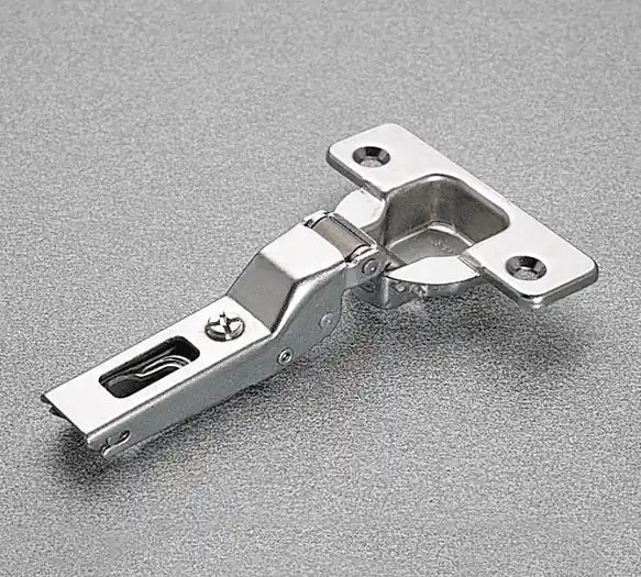 Cerniera Salice C2A6G99 con molla di chiusura, 110° battuta mediana, fondello da avvitare, finitura Nichelato Snelle Levering