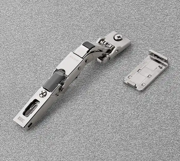 Cerniera Salice CBG2A99 con molla di chiusura, 110° battuta con sormonto, per ante in vetro, finitura Nichelato Bestel Nu
