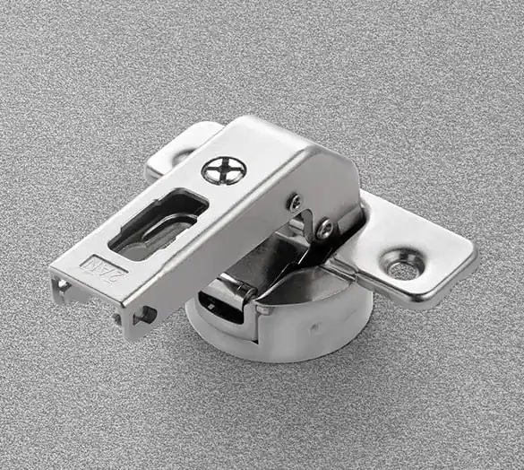 Cerniera Salice C7A6NE9 con chiusura SILENTIA+, 110°, per mobili a colonna, modello corto, fondello da avvitare, finitura Nichelato Nieuw