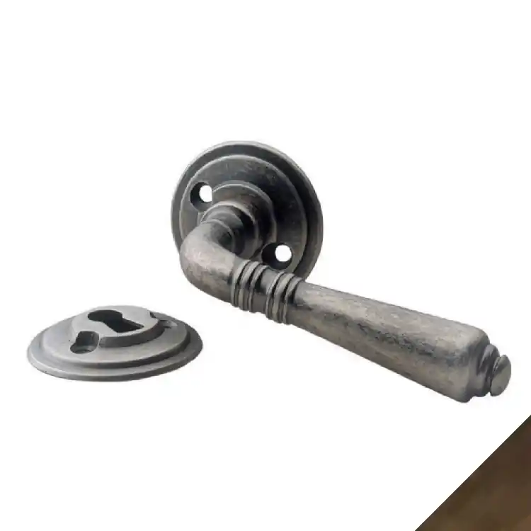 Flitsaanbieding Maniglia Ginevra 040 MRR Reguitti per porta, rosetta e bocchetta tonda 45 mm con fori viti, foro Yale, finitura Ottone Antico Antigerm