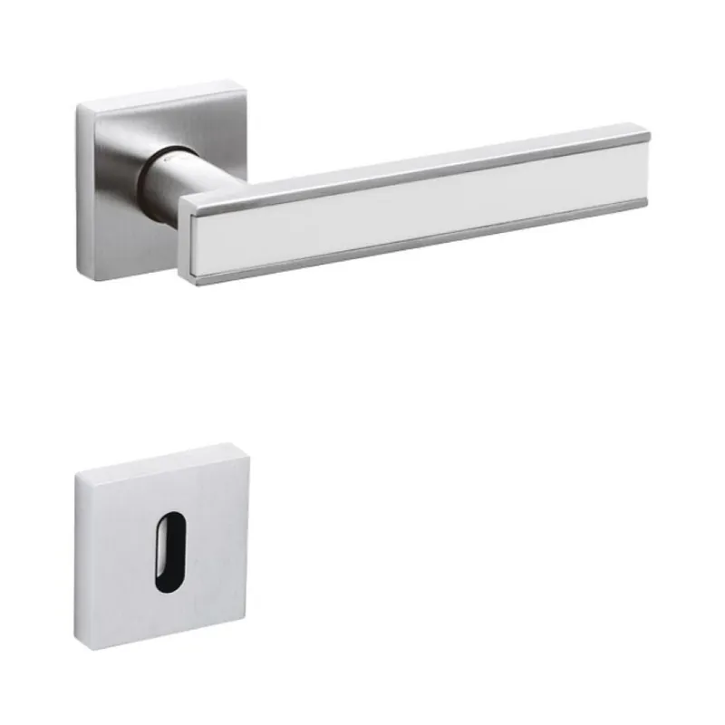 Beperkte Voorraad Maniglia Edge Olivari per porta, rosetta e bocchetta quadra 47x10 mm, foro Patent, Ottone finitura Cromo Satinato/Corian Bianco