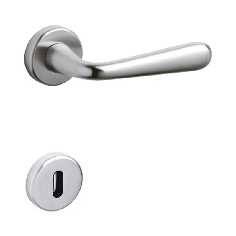 Maniglia Golia Olivari per porta, rosetta e bocchetta tonda 47x10 mm, foro Patent, Ottone finitura Cromo Satinato Must-Have