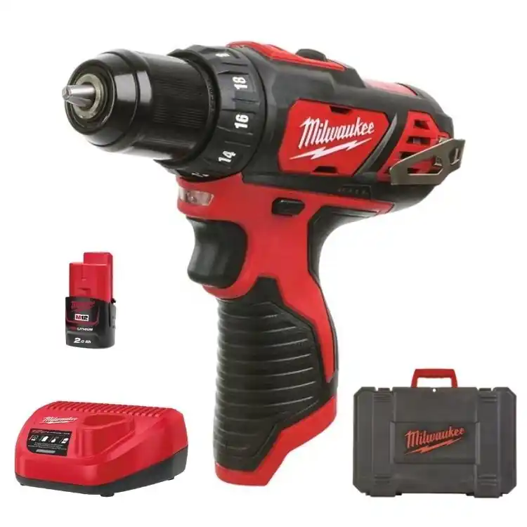 Hoge Kwaliteit Trapano Avvitatore M12 BDD-201C Milwaukee, 0-1500 giri/min, mandrino in Metallo da 10 mm, kit batteria 2 Ah