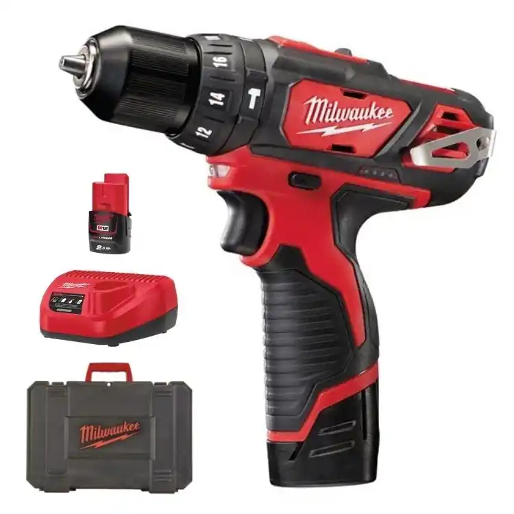 Flitsaanbieding Trapano Avvitatore M12 BPD-202C Milwaukee, a percussione, 0-1500 giri/min, mandrino in Metallo da 10 mm, kit batteria 2 Ah
