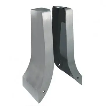 Op = Op Supporto a pavimento per parapetto in vetro Chameleon Framless di IAMDesign, in acciaio inox e zama, finitura Satinata