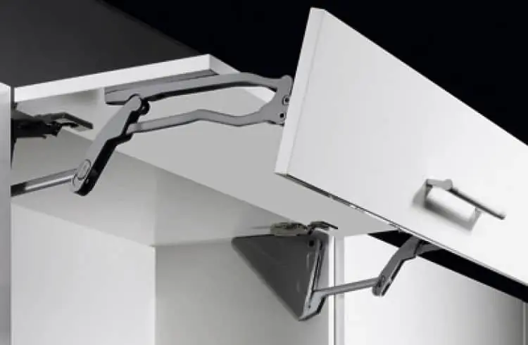 Weekendaanbieding Braccio per ante pieghevoli e ribaltabili Hettich serie HF con larghezza da mm 440 - 550 ( pistoni da ordinare a parte )